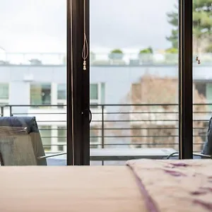 https://west-seattles-modern-townhome.seattlehotelsites.com